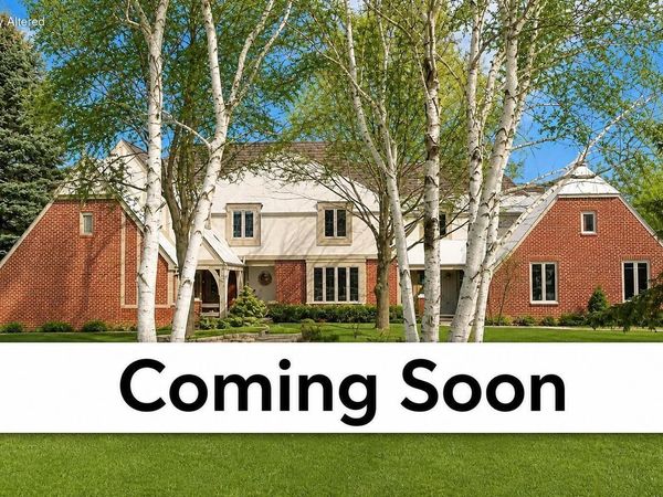 9090 N Greenbrook ROAD, River Hills, WI 53217