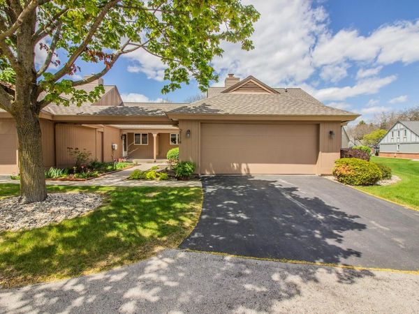 2114 W Norfolk COURT, Unit 81, Mequon, WI 53092
