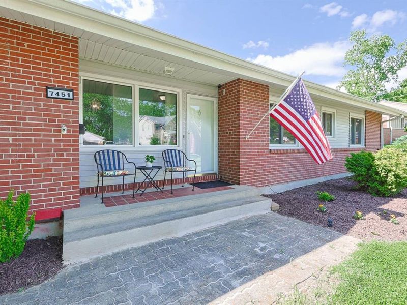 7451 Miami Hills Drive, Madeira, OH 45243 Photo 2