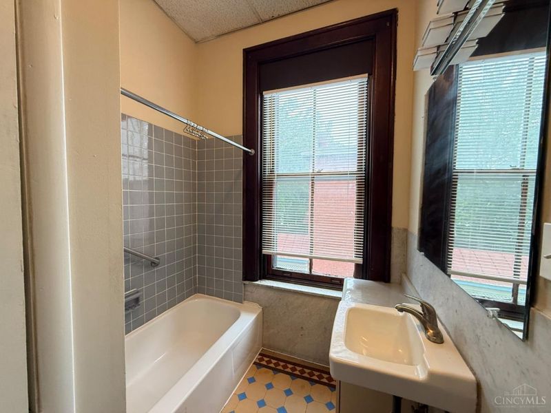 2410 Ashland Avenue, Cincinnati, OH 45206 Photo 18