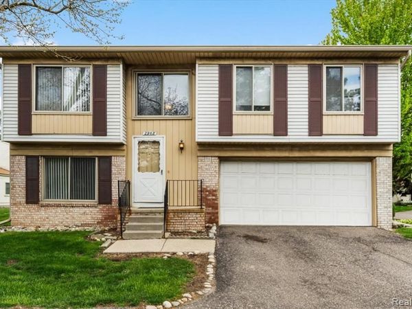 2968 Roundtree Drive, Troy, MI 48083