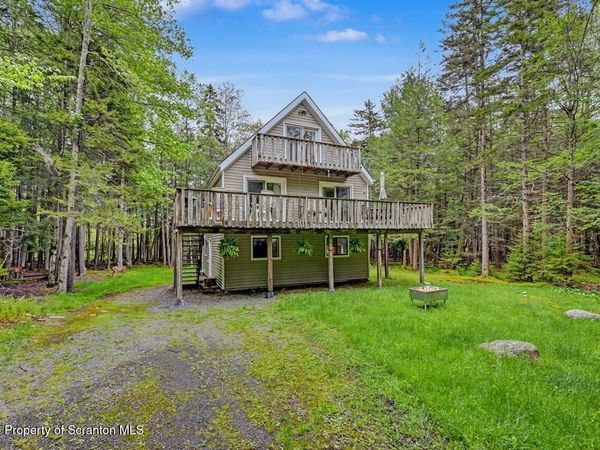 112 Thomas Lane, Gouldsboro, PA 18424
