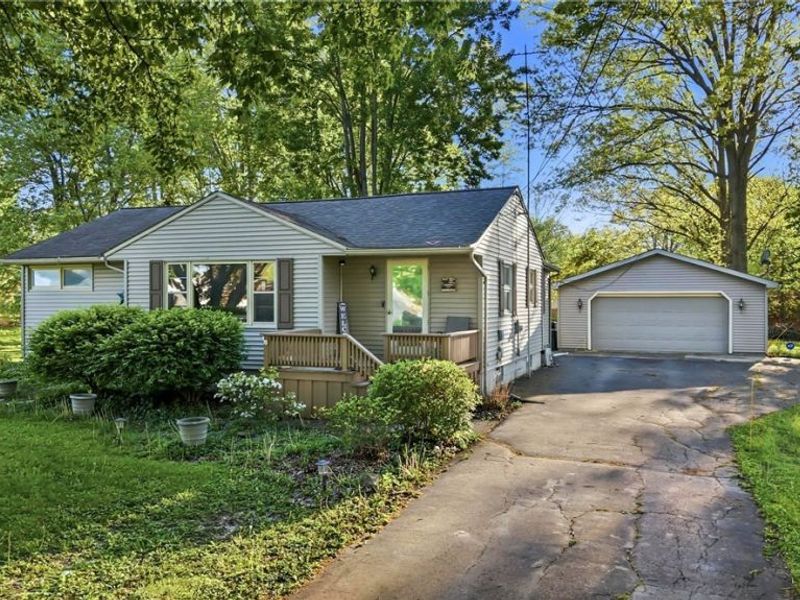 5863 Emerson Avenue NW, Champion, OH 44483 Photo 2