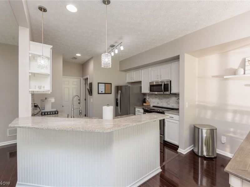 29049 Pembrooke Boulevard, Olmsted Township, OH 44138 Photo 11