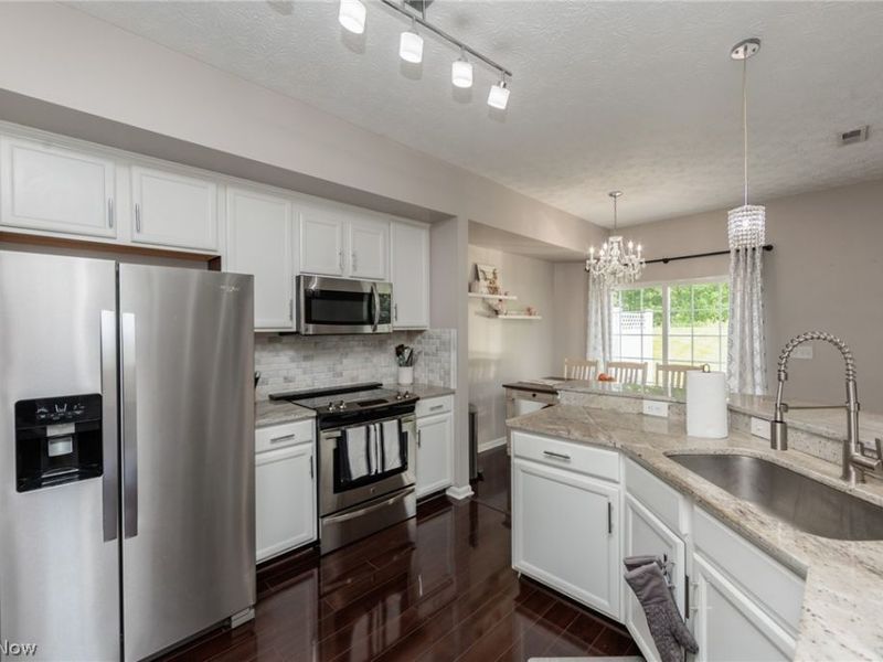 29049 Pembrooke Boulevard, Olmsted Township, OH 44138 Photo 13