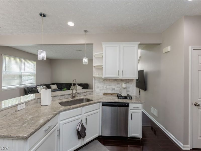 29049 Pembrooke Boulevard, Olmsted Township, OH 44138 Photo 14