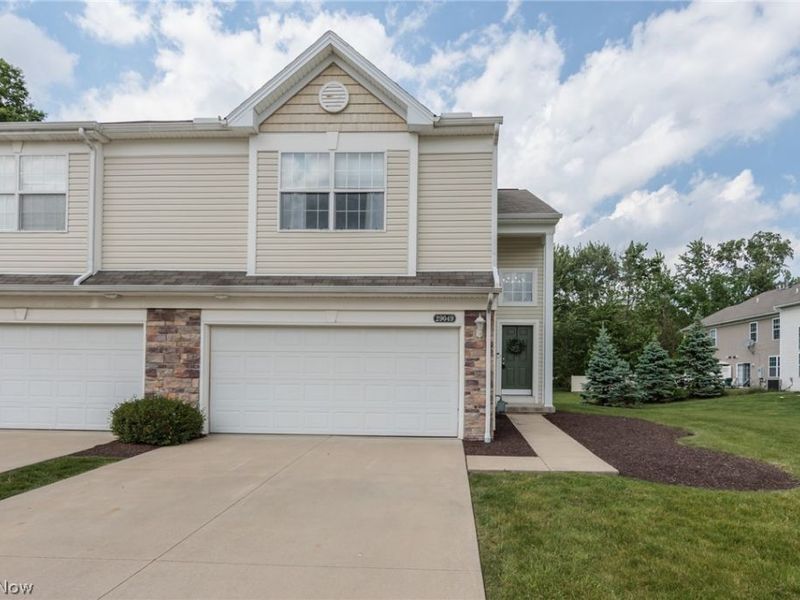 29049 Pembrooke Boulevard, Olmsted Township, OH 44138 Photo 2