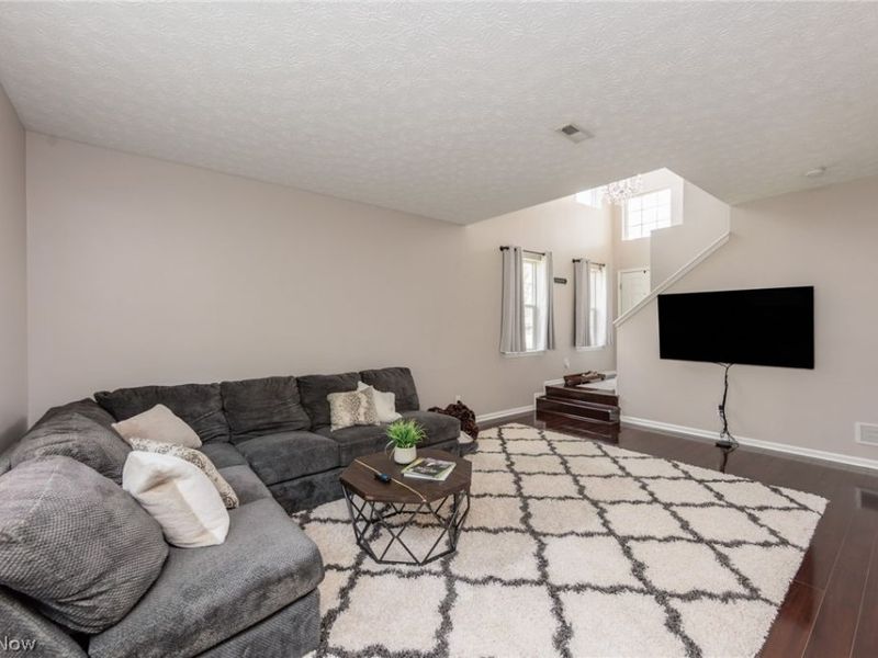 29049 Pembrooke Boulevard, Olmsted Township, OH 44138 Photo 5