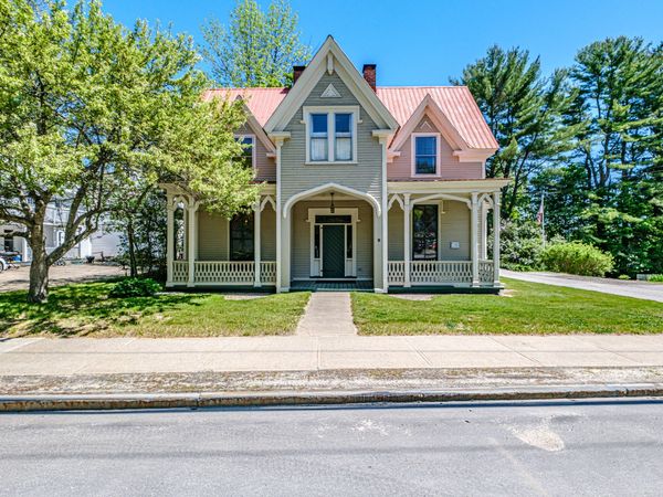 9 N High Street, Bridgton, ME 04009