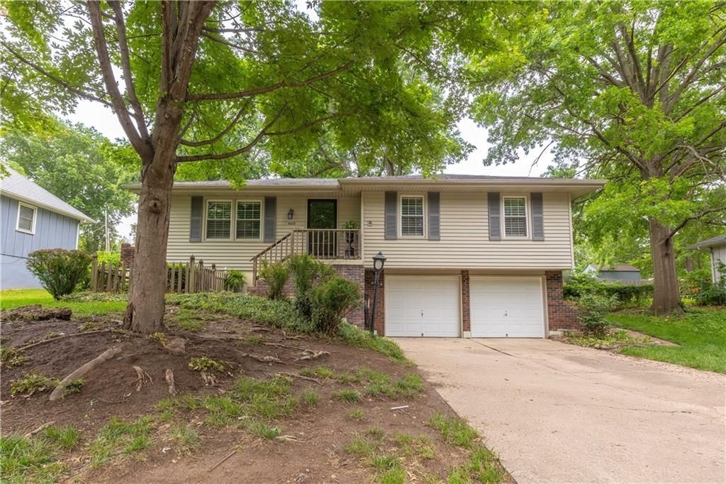 4005 S Coventry Drive, Independence, MO 64055 Main Photo