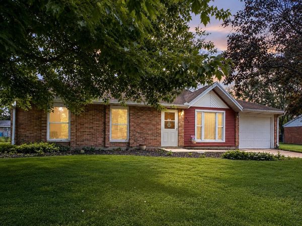 809 Canterbury Drive, Wapakoneta, OH 45895