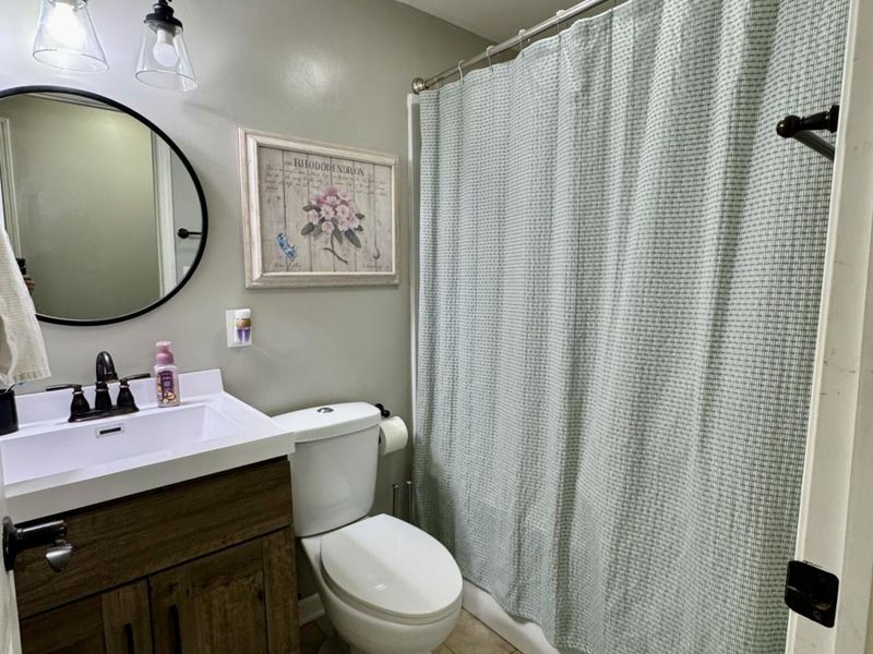 809 Canterbury Drive, Wapakoneta, OH 45895 Photo 12