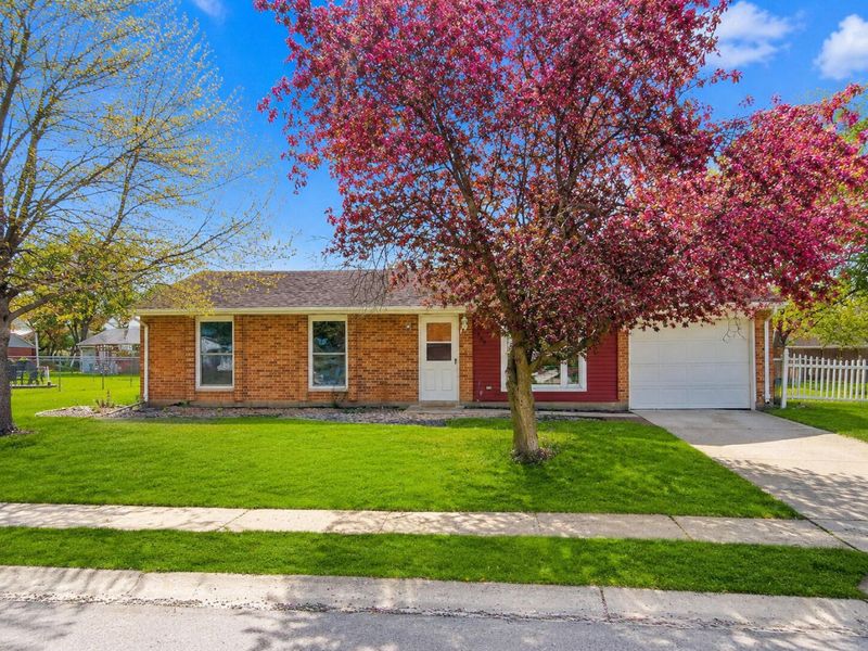 809 Canterbury Drive, Wapakoneta, OH 45895 Photo 3