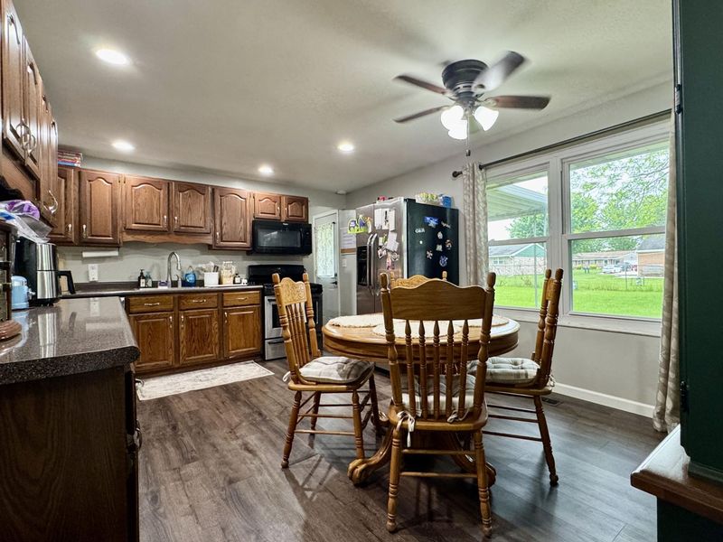 809 Canterbury Drive, Wapakoneta, OH 45895 Photo 9