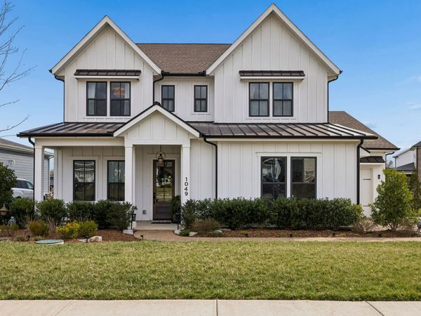 1049 Pine Creek Dr , Arrington, TN 37014