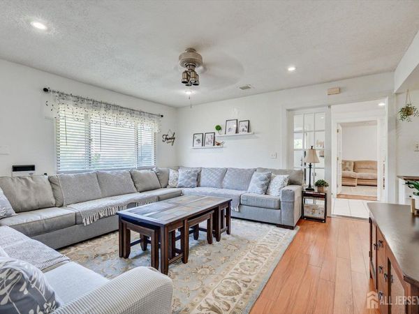 15 Markham Road, Edison, NJ 08817