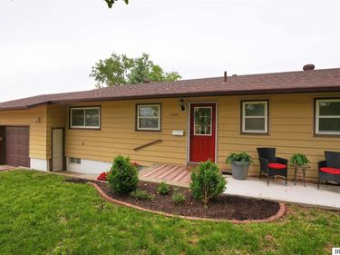 1212 Bellaire Boulevard , Bellevue, NE 68005