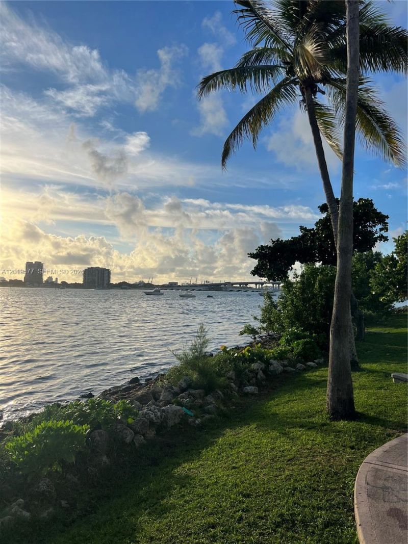 1900 N Bayshore Dr, Unit 4403, Miami, FL 33132 Photo