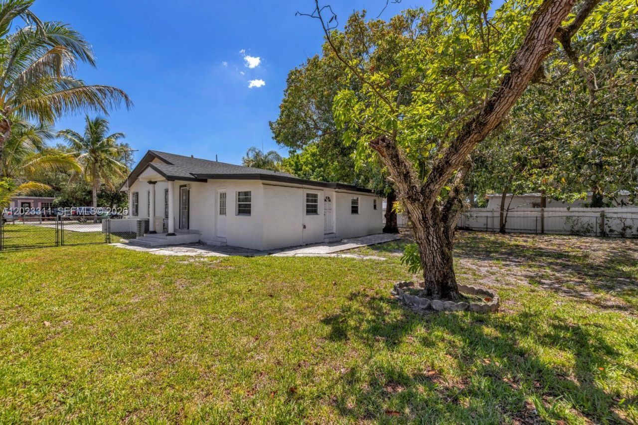 2851 NW 106th St, Miami, FL 33147 Photo