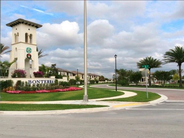 9261 W 33rd Way, Hialeah, FL 33018