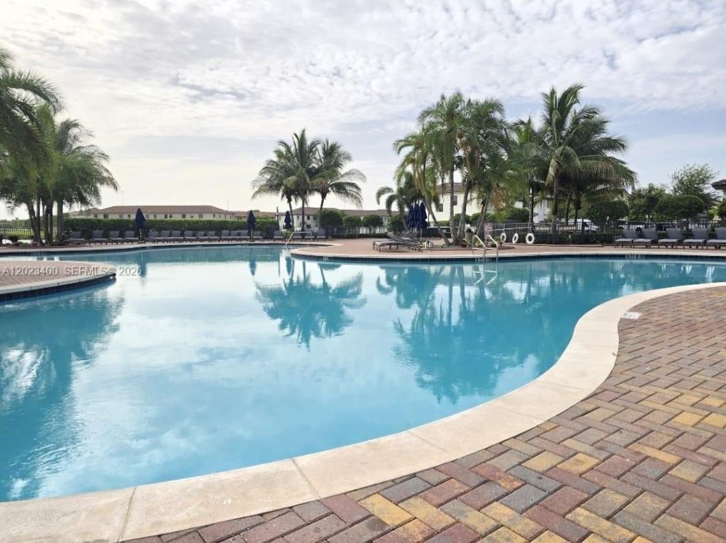 9261 W 33rd Way, Hialeah, FL 33018 Photo