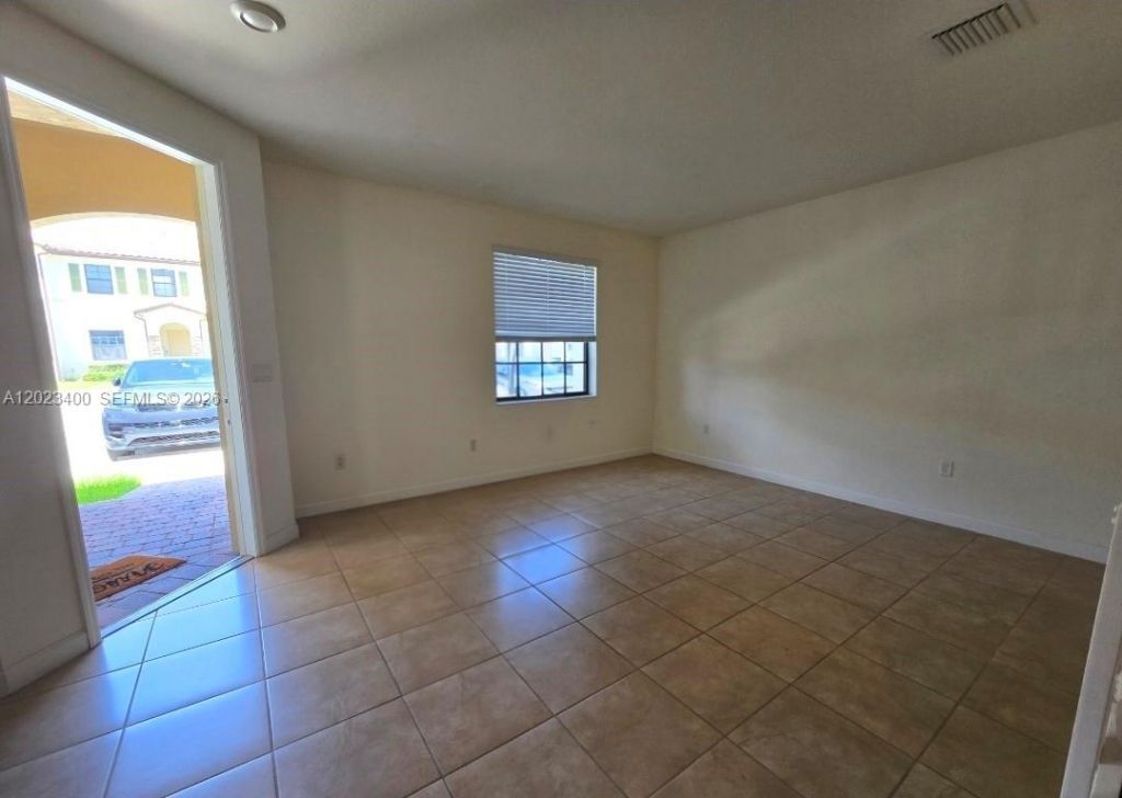 9261 W 33rd Way, Hialeah, FL 33018 Photo