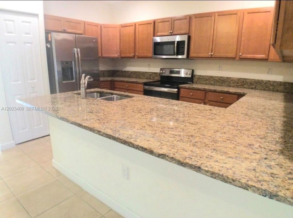 9261 W 33rd Way, Hialeah, FL 33018 Photo