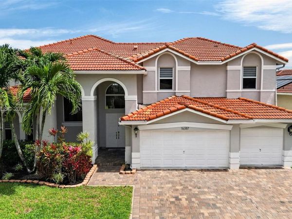16387 NW 13th St , Pembroke Pines, FL 33028