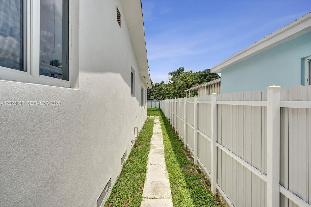 877 W 33rd St , Unit A, Hialeah, FL 33012 Photo