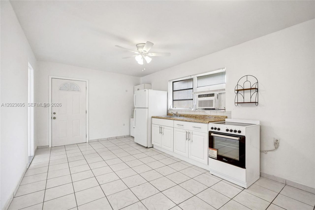 877 W 33rd St , Unit A, Hialeah, FL 33012 Photo