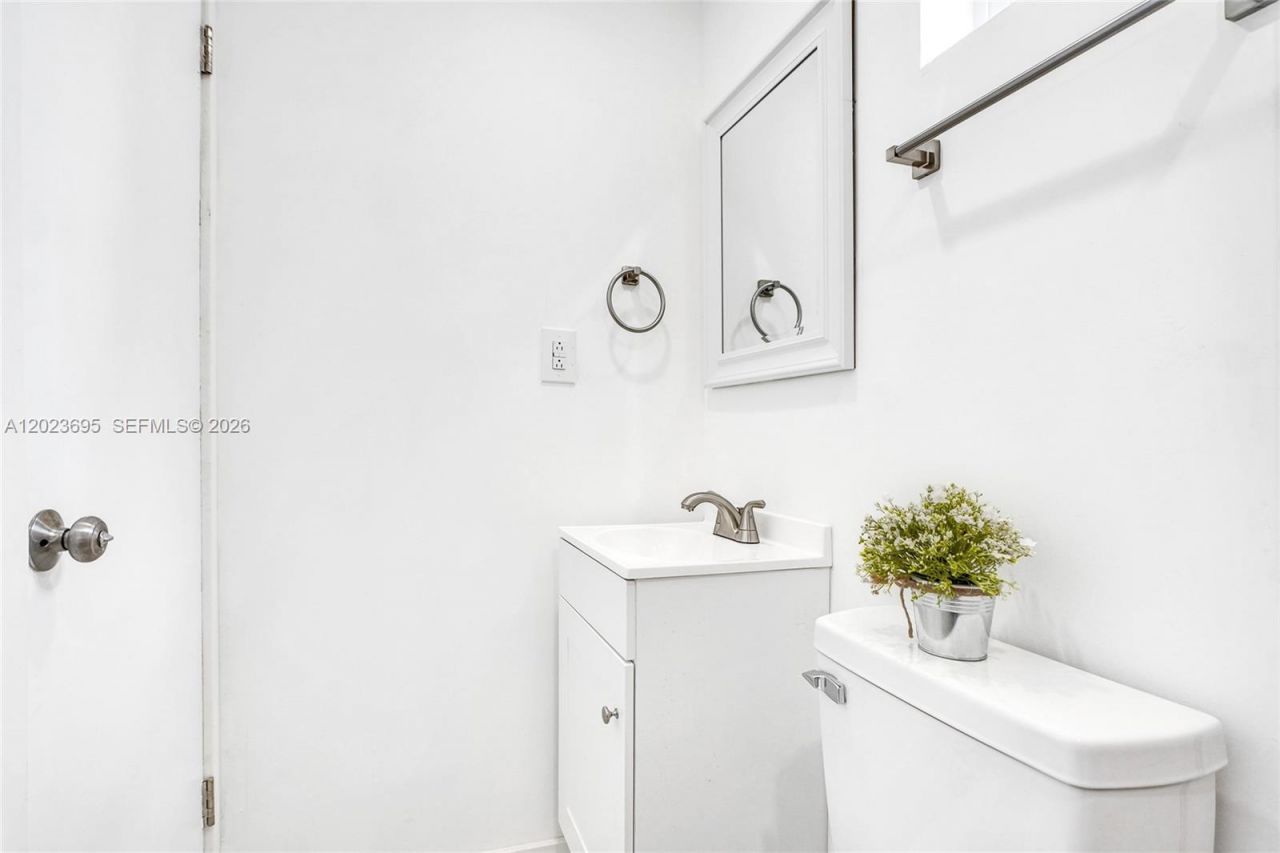 877 W 33rd St , Unit A, Hialeah, FL 33012 Photo