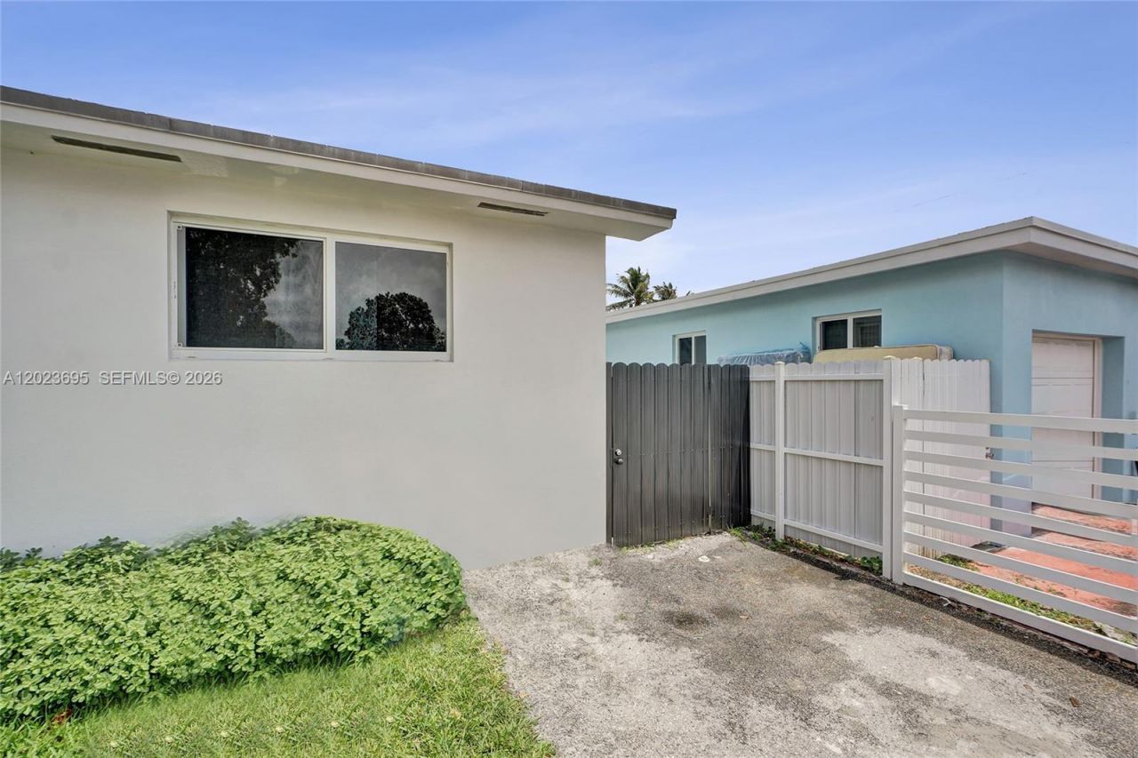 877 W 33rd St , Unit A, Hialeah, FL 33012 Photo