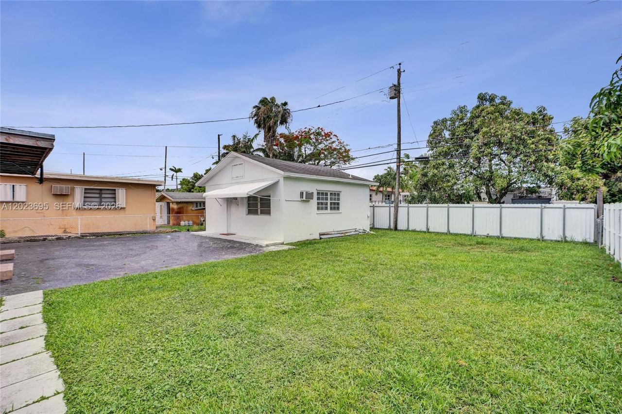 877 W 33rd St , Unit A, Hialeah, FL 33012 Photo