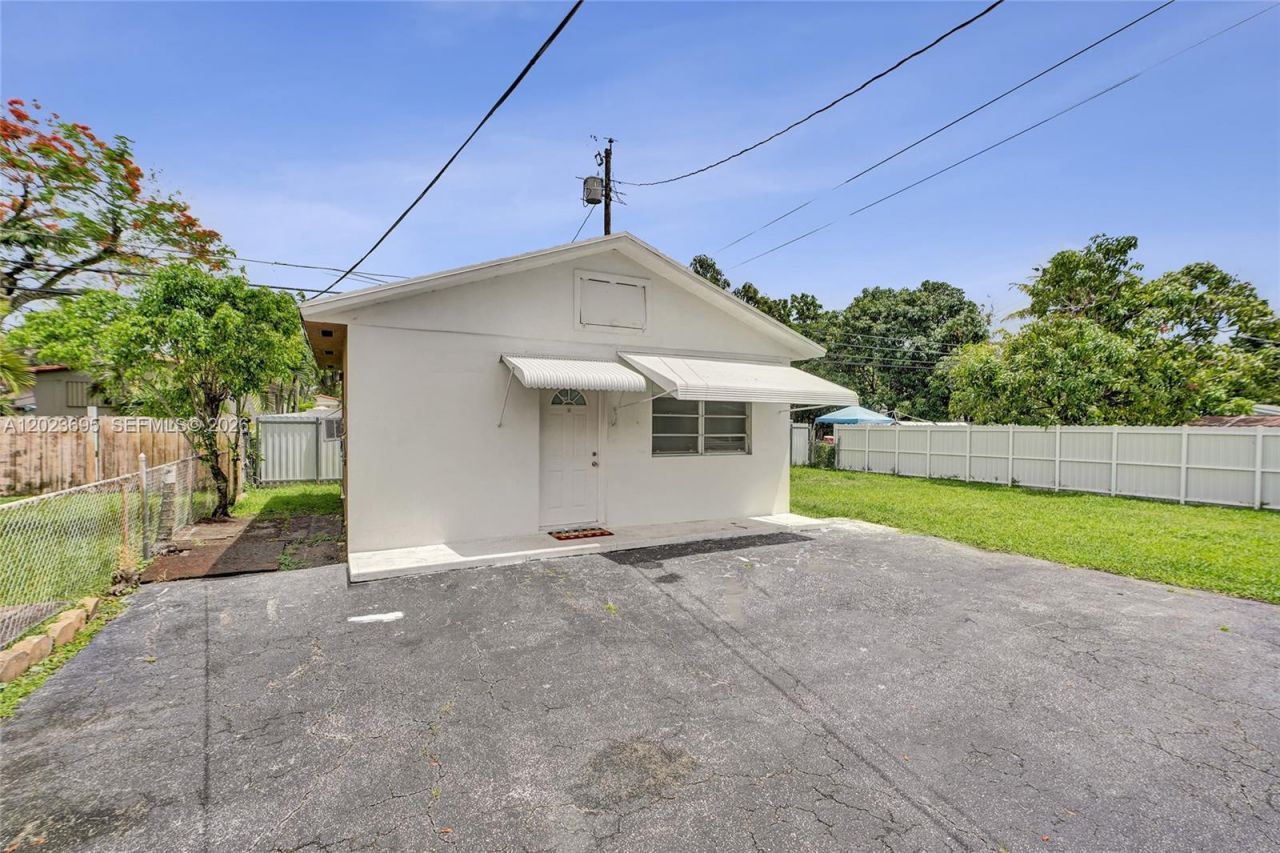877 W 33rd St , Unit A, Hialeah, FL 33012 Photo