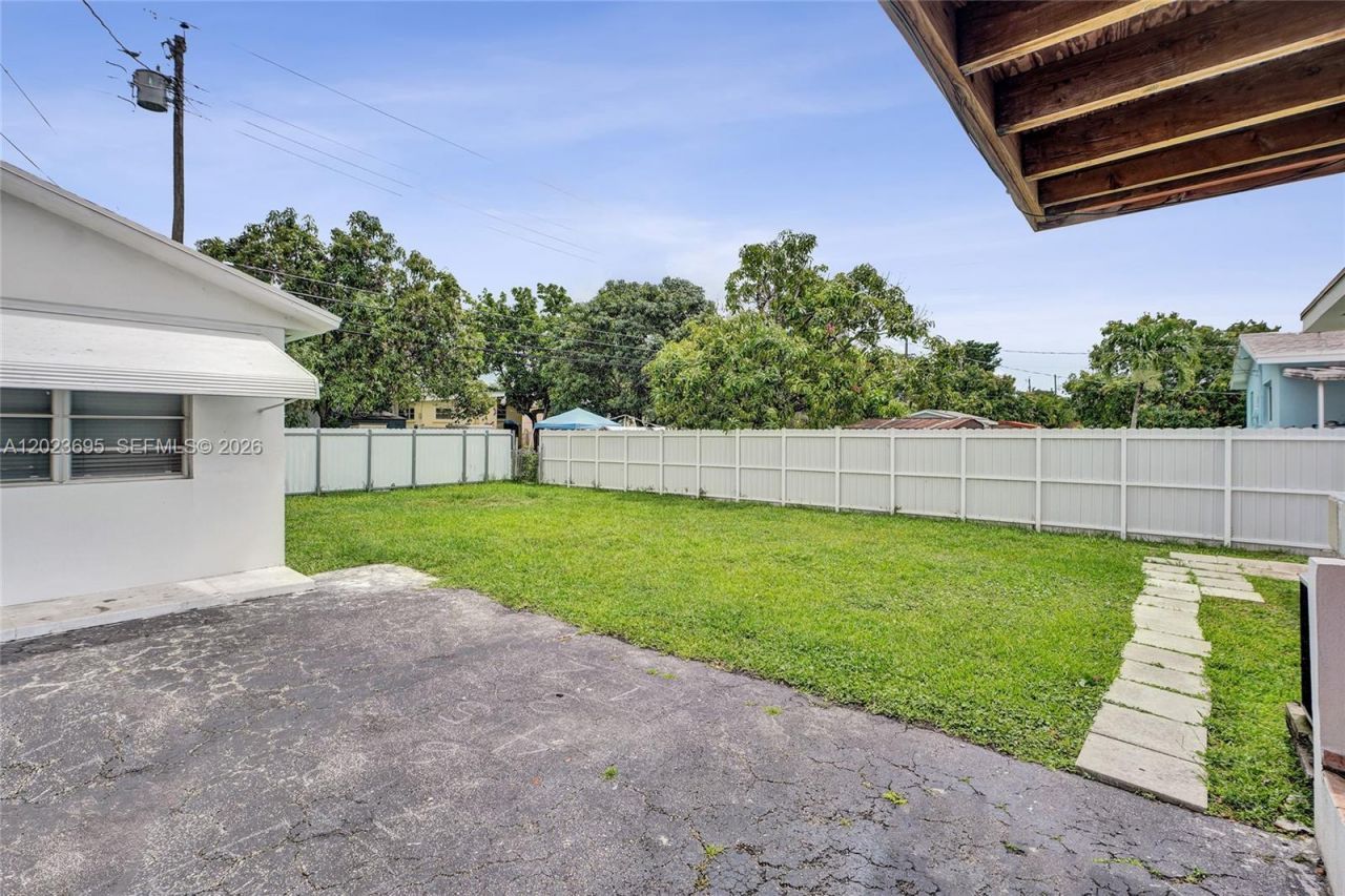 877 W 33rd St , Unit A, Hialeah, FL 33012 Photo