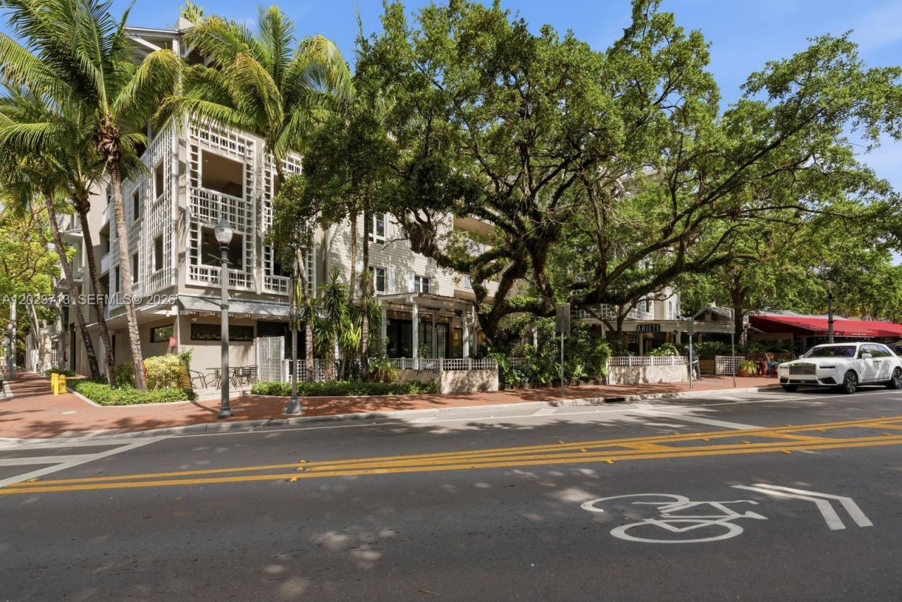 3540 Main Hwy , Unit 404, Miami, FL 33133 Photo