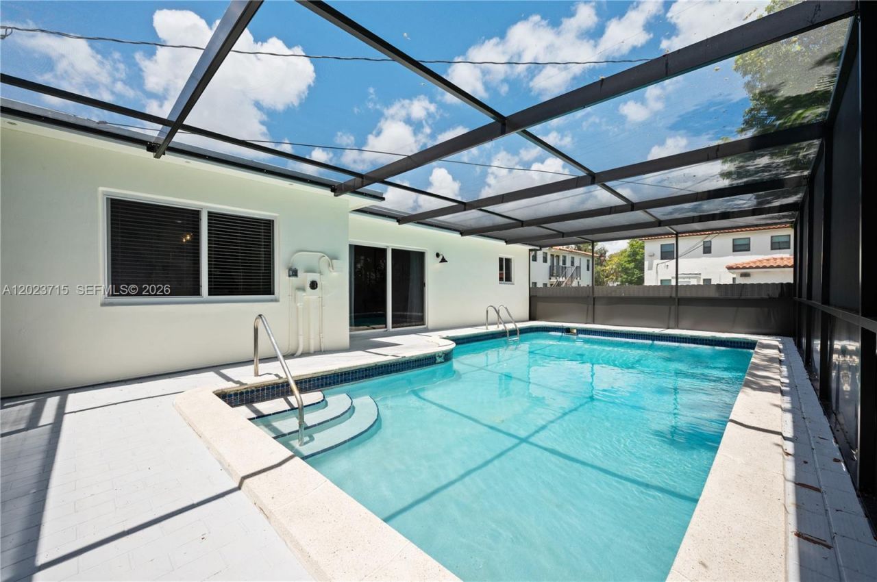 4220 SW 14th St, Miami, FL 33134 Photo