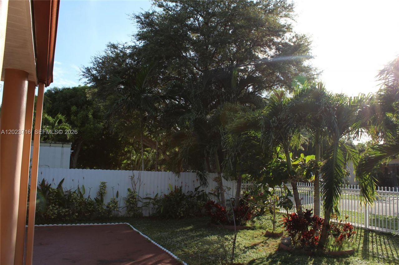 13875 NE 16th Ct , North Miami, FL 33181 Photo