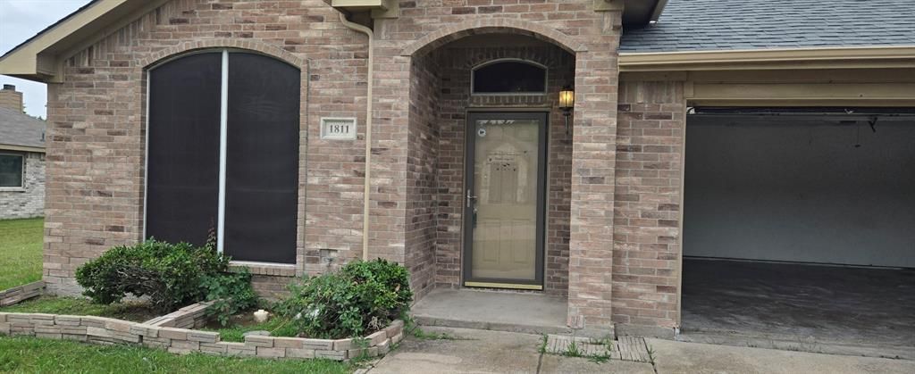 1811 Kings Cross Drive, Lancaster, TX 75134 Main Photo