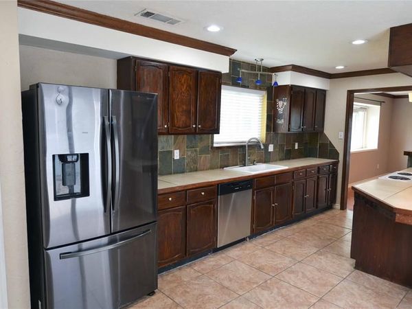 2406 Redbrook Court, Arlington, TX 76014