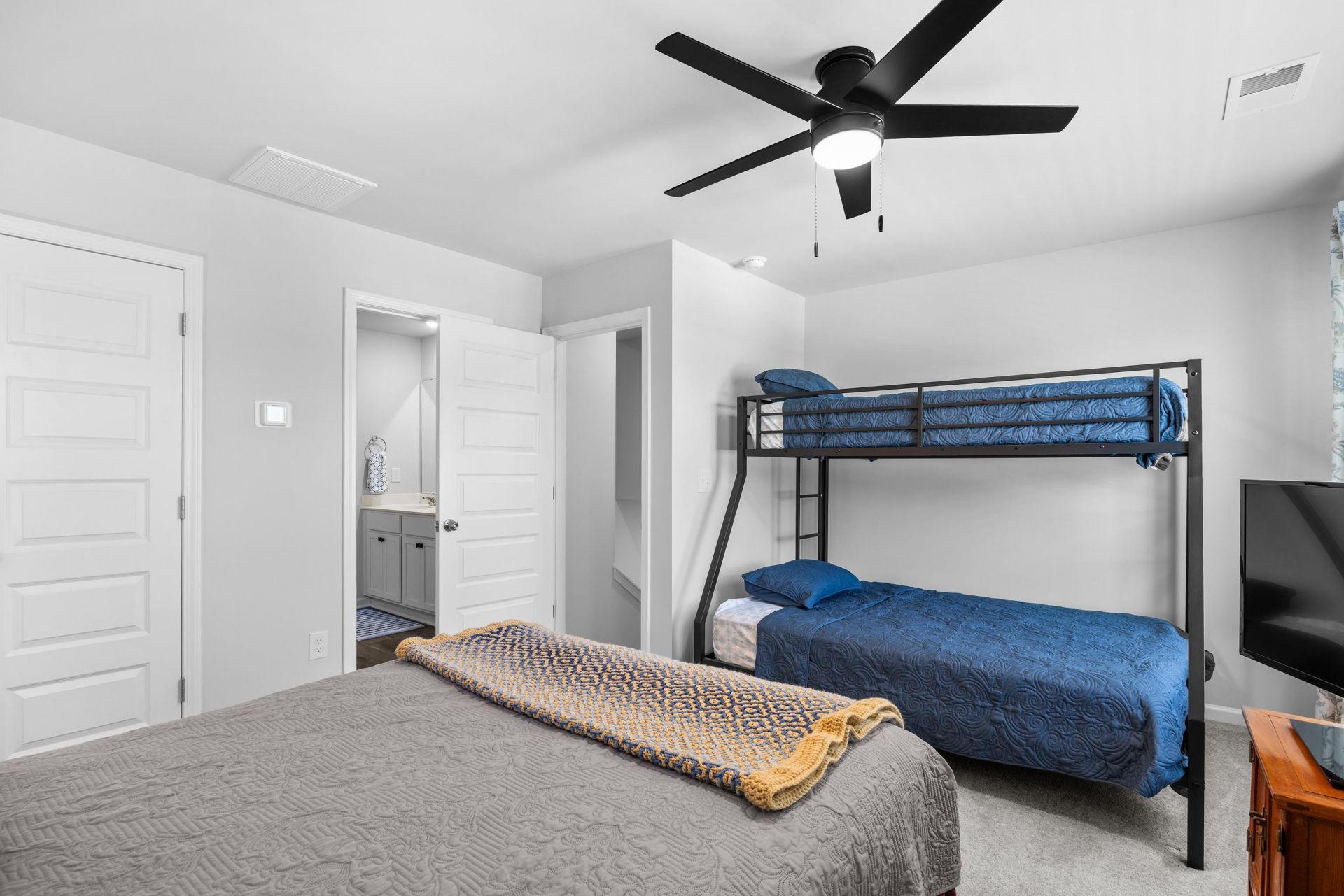 2076 Victory Way Photo 32