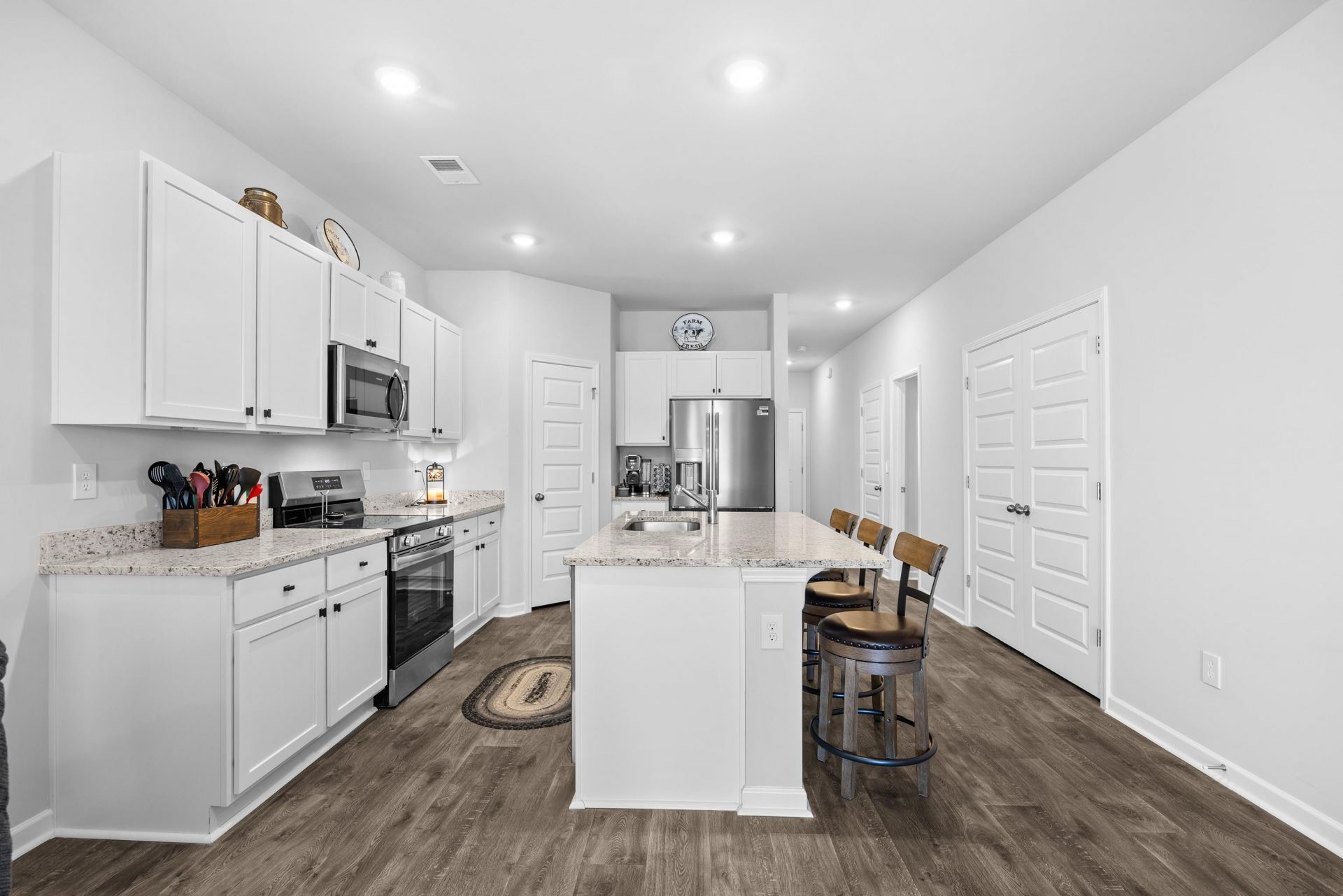 2076 Victory Way Photo 4
