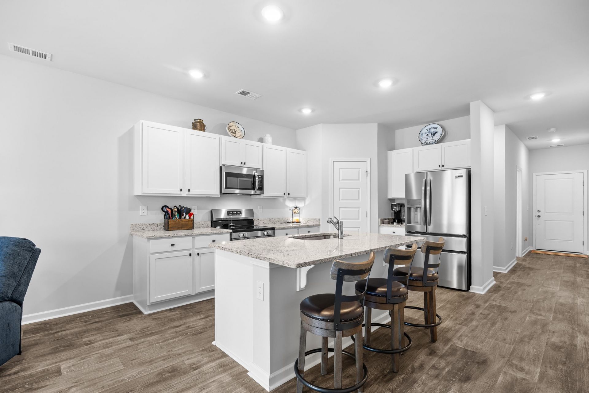 2076 Victory Way Photo 9