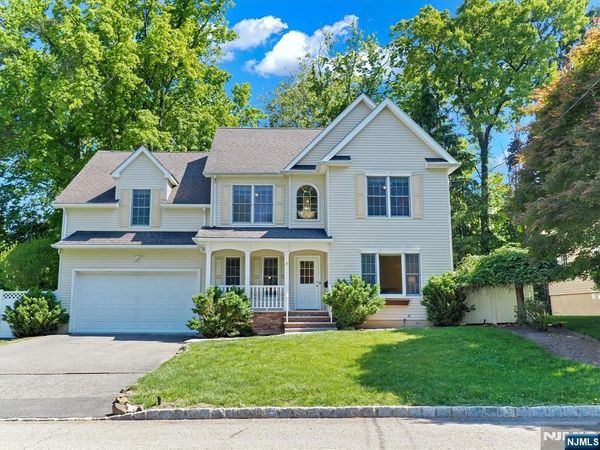 15 Woodrow Place, WEST CALDWELL, NJ 07006