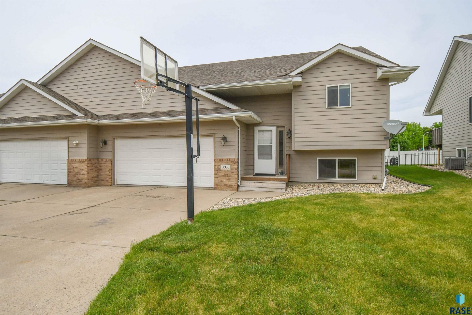 3608 W Hughes Pl, Sioux Falls, SD 57108 Main Photo