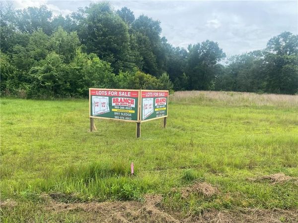 E US-190 , Hammond, LA 70401