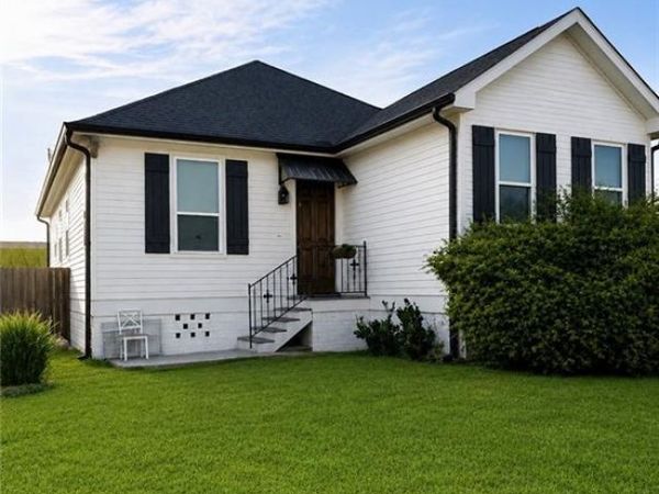 104 PERRIN Drive , Arabi, LA 70032