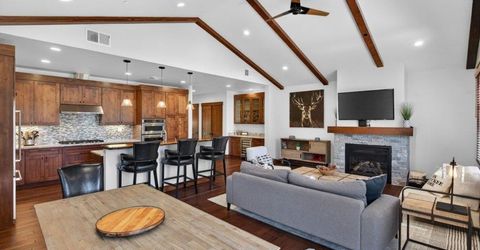 10173 Annies Loop, Truckee, CA 96161 Photo