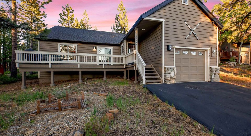 12466 Pinnacle Loop, Truckee, CA 96161 Photo