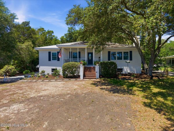 305 River Drive, Southport, NC 28461